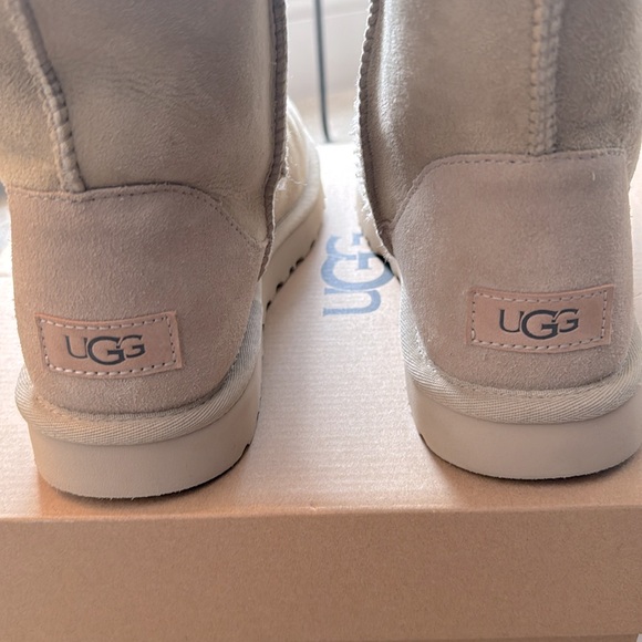 UGG Classic Short ll - Picture 8 of 8
